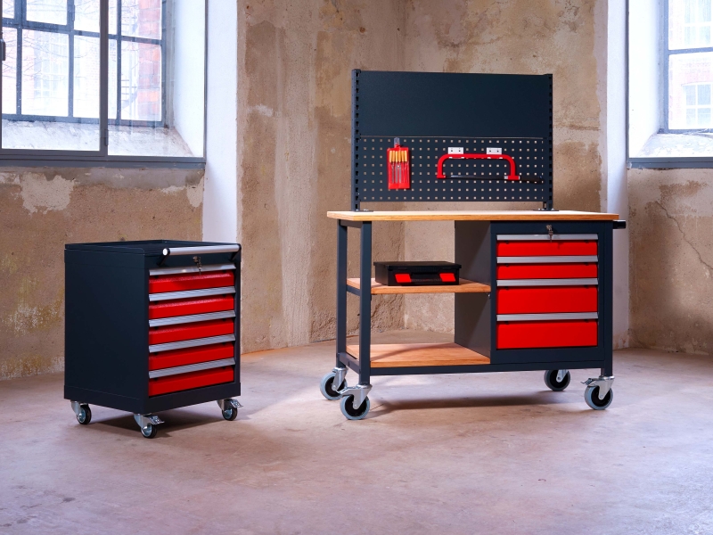 mobile workbench for flexible working with central lock and multiplex worktop | red steel®