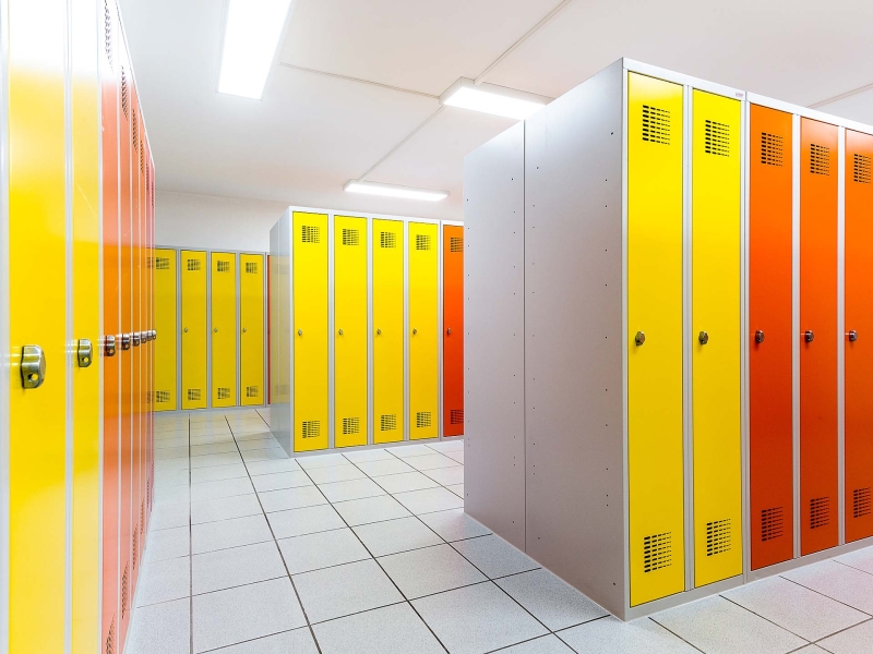 Lockers in different widths, designs and color concepts | red steel®